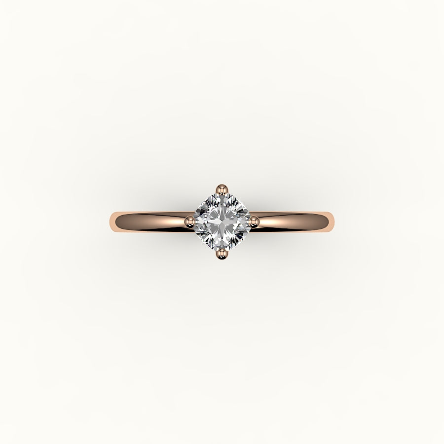 Anillo solitario con corte cojín y brújula