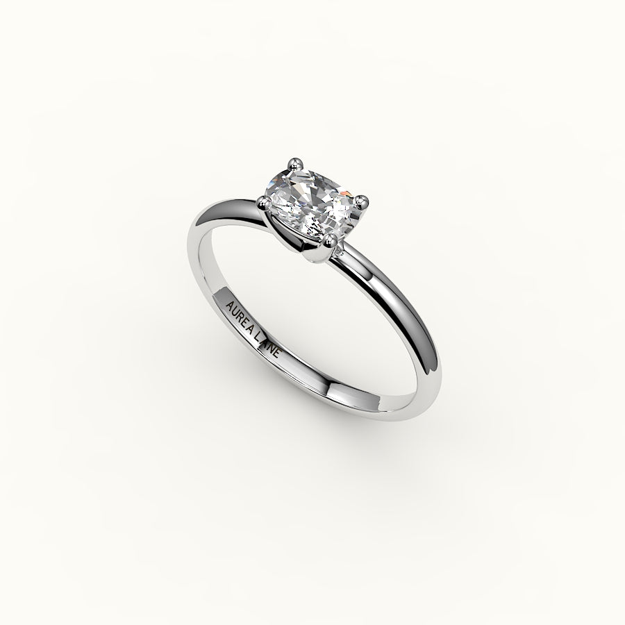Anillo solitario con engaste de cojín alargado este-oeste
