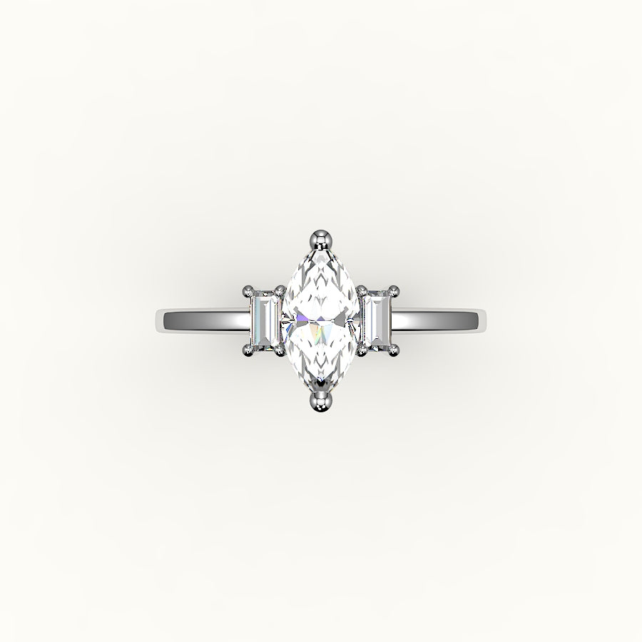 Engaste de tres piedras con talla marquesa y baguettes verticales