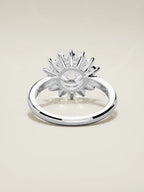 The Aura, solitario con diamante redondo de laboratorio en oro blanco 14K, vista trasera