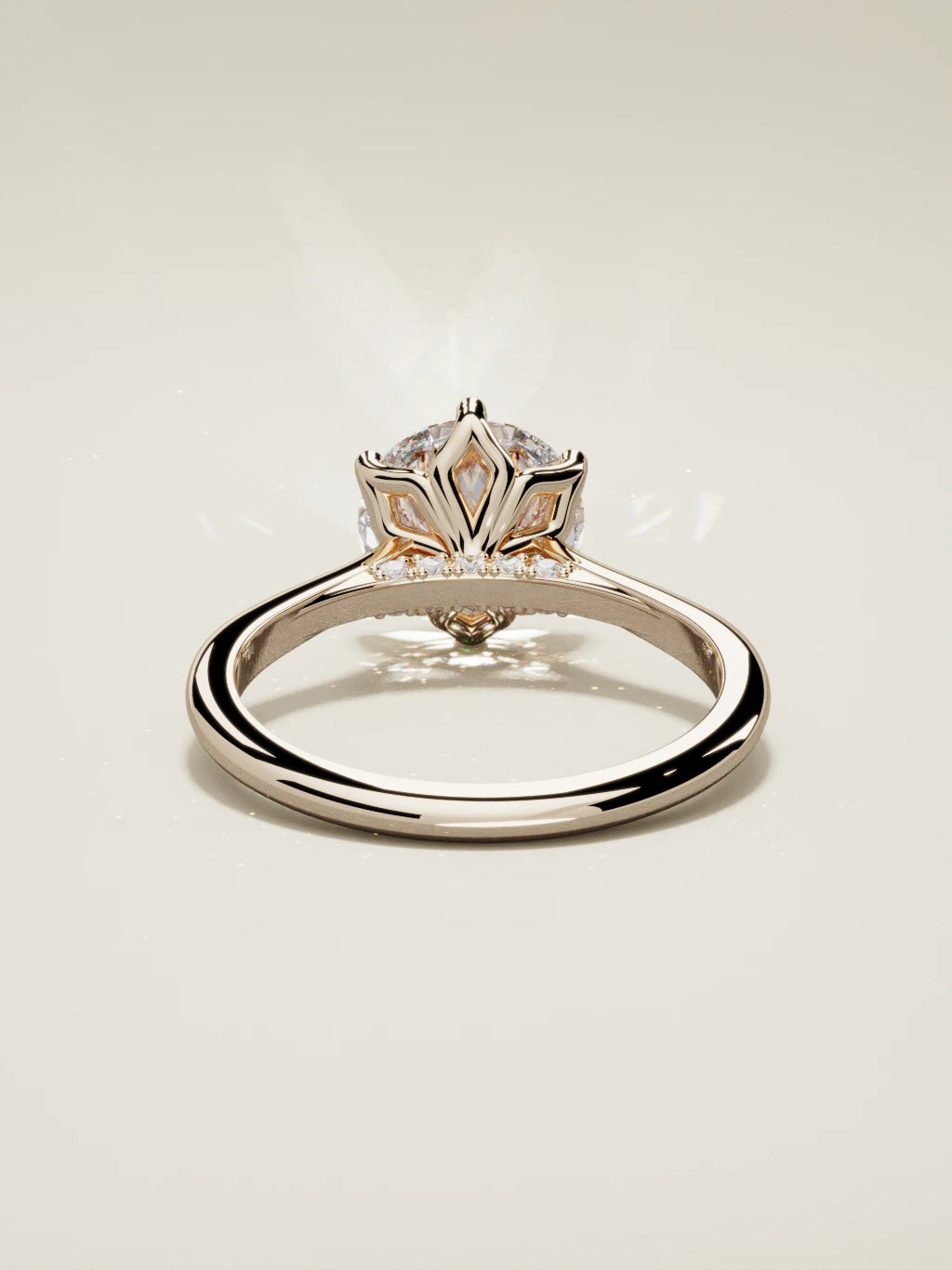 The Iris, solitario con diamante redondo de laboratorio en oro rosa 14K, vista trasera