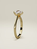 The Iris, solitario con diamante redondo de laboratorio en oro amarillo 14K, de pie, vista frontal