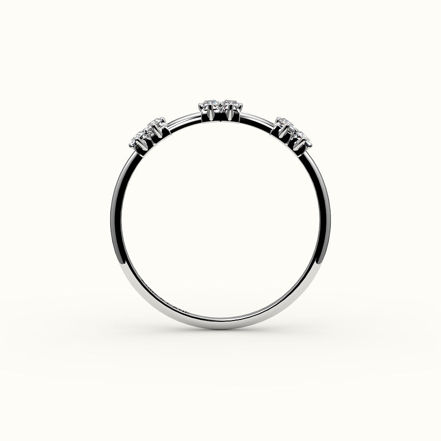 Banda de diamantes con baguette salteada