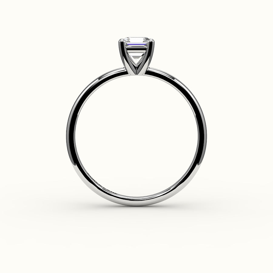 Engaste de anillo solitario de corte Asscher clásico