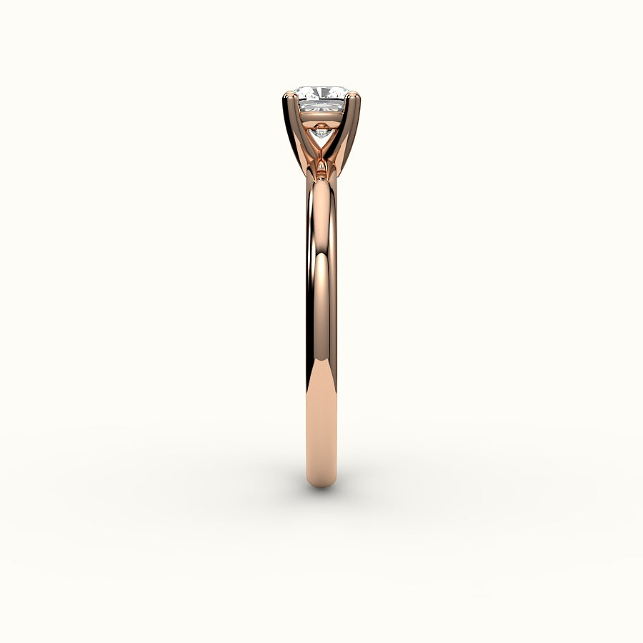 Engaste de anillo solitario de talla cojín clásica