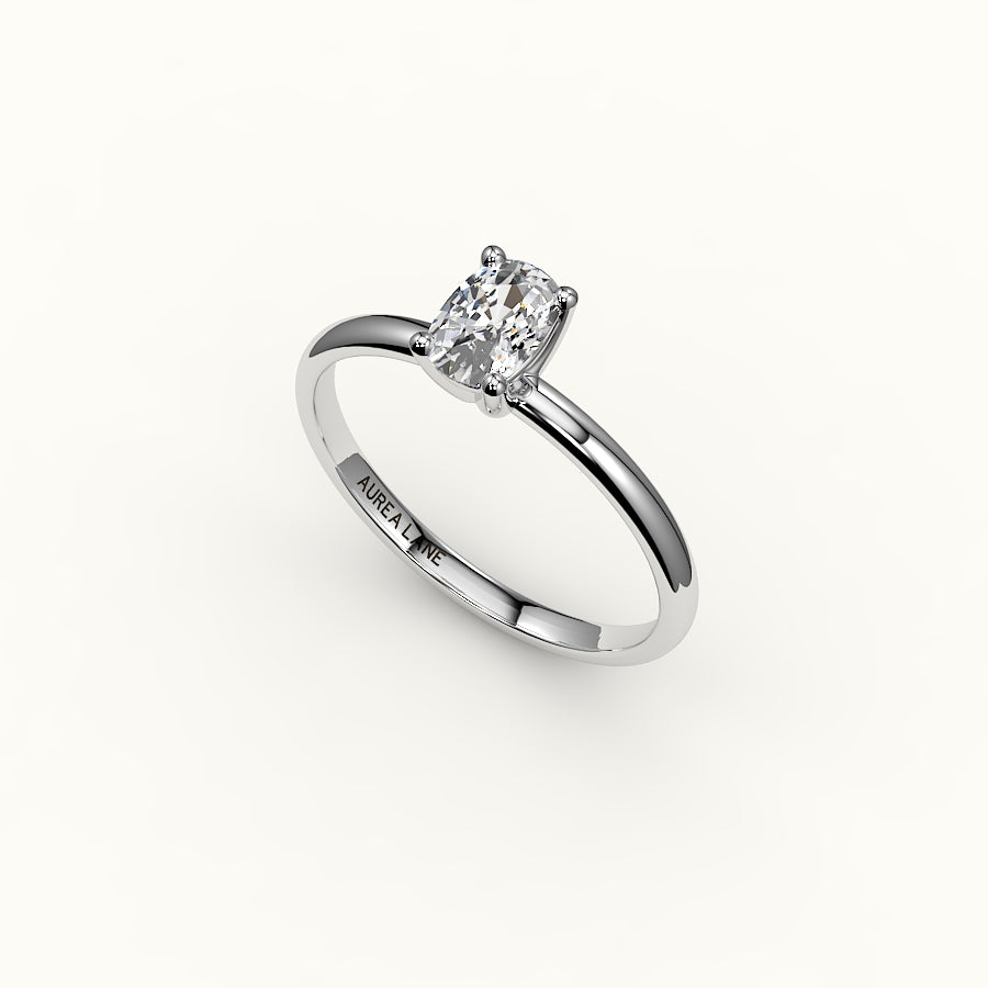 Anillo solitario clásico con montura de cojín alargada