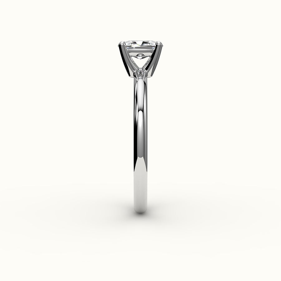 Anillo solitario clásico con montura de cojín alargada