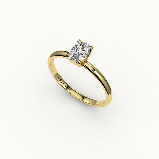 Anillo solitario clásico con montura de cojín alargada