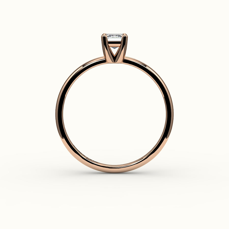 Engaste clásico de anillo solitario de talla esmeralda