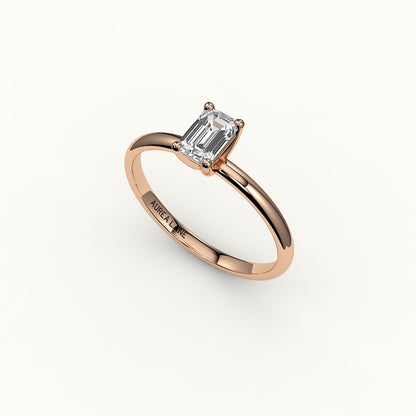 Engaste clásico de anillo solitario de talla esmeralda