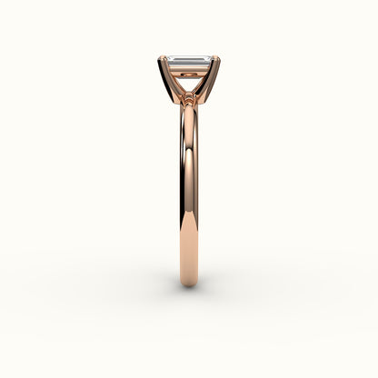 Engaste clásico de anillo solitario de talla esmeralda