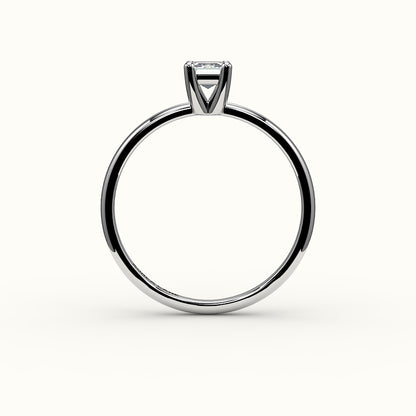 Engaste clásico de anillo solitario de talla esmeralda