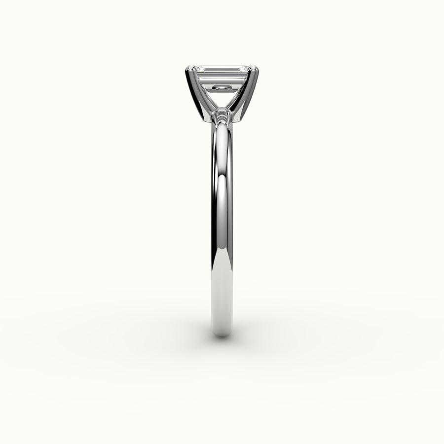 Engaste clásico de anillo solitario de talla esmeralda