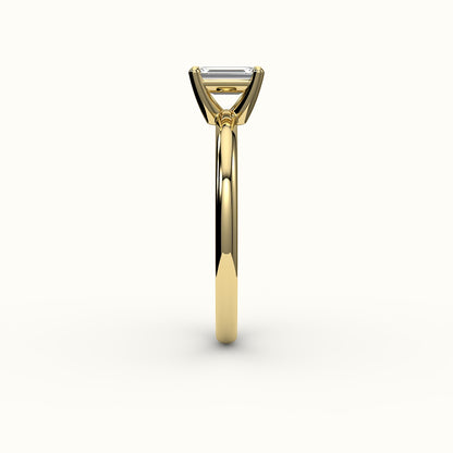 Engaste clásico de anillo solitario de talla esmeralda
