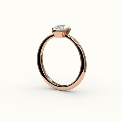 Engaste de anillo con bisel de corte de pera clásico