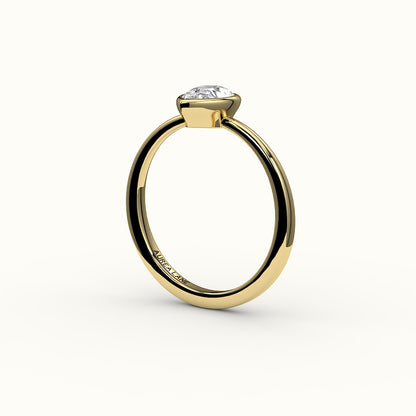 Engaste de anillo con bisel de corte de pera clásico