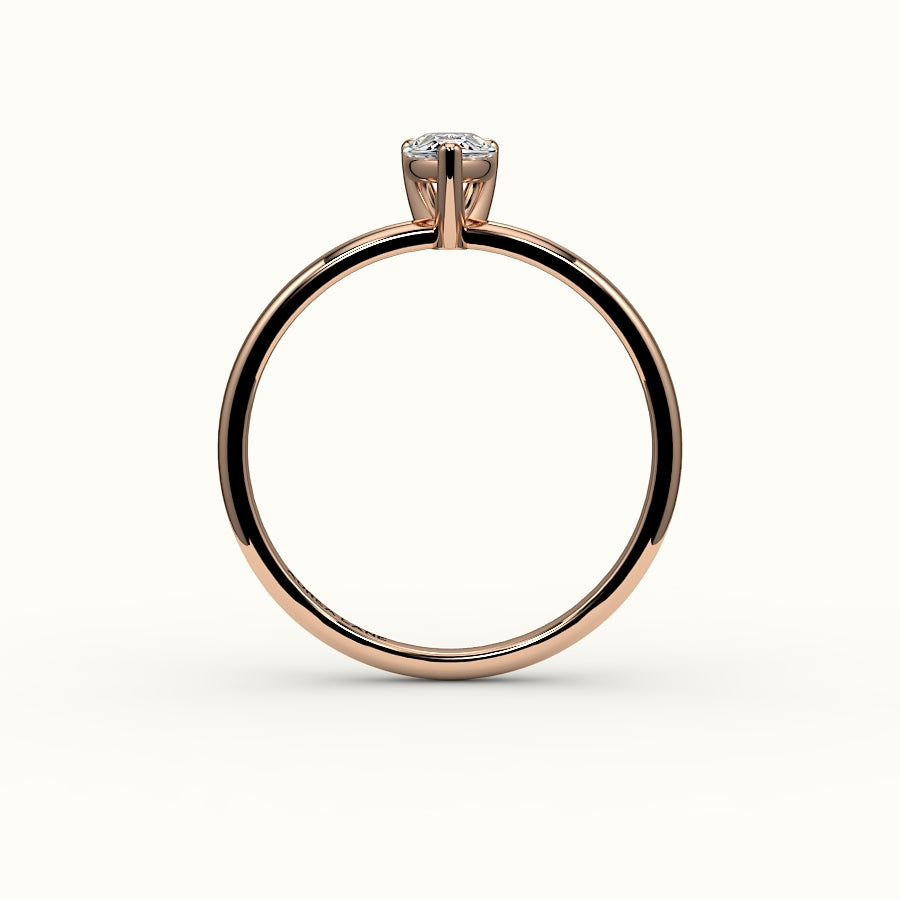 Engaste de anillo solitario clásico de corte de pera