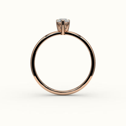 Engaste de anillo solitario clásico de corte de pera