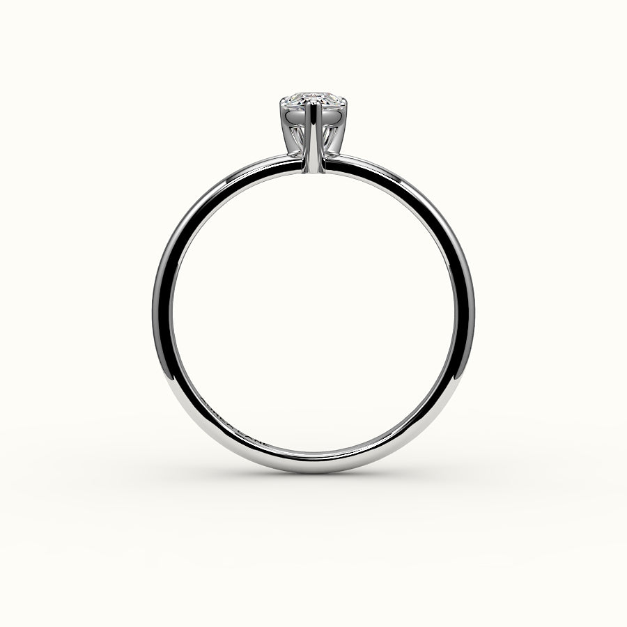 Engaste de anillo solitario clásico de corte de pera