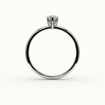 Engaste de anillo solitario clásico de corte de pera