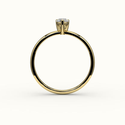 Engaste de anillo solitario clásico de corte de pera