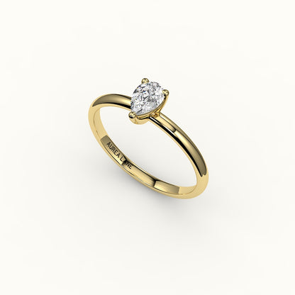 Engaste de anillo solitario clásico de corte de pera