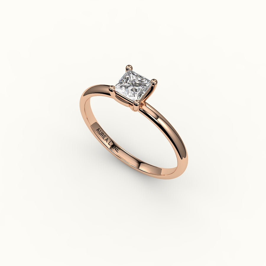 Engaste de anillo solitario de corte princesa con riel de soporte