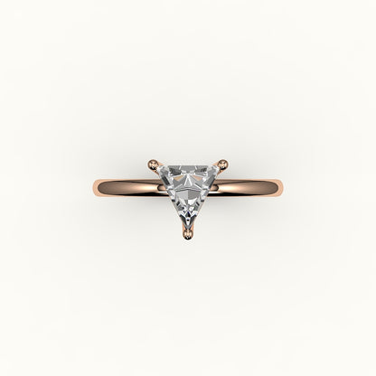 Engaste de anillo solitario de corte triangular