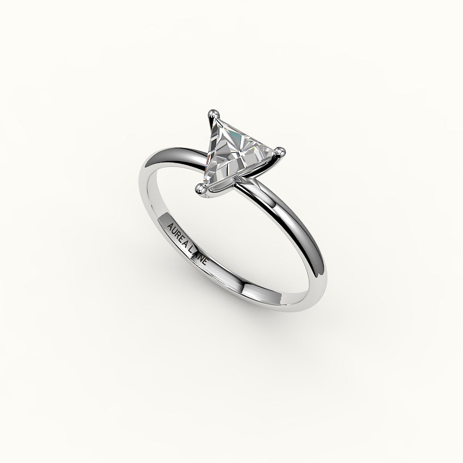 Engaste de anillo solitario de corte triangular