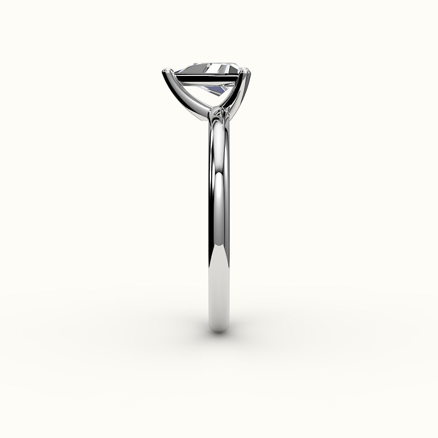 Engaste de anillo solitario de corte triangular