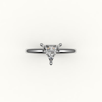 Engaste de anillo solitario de corte triangular