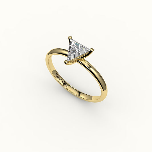 Engaste de anillo solitario de corte triangular