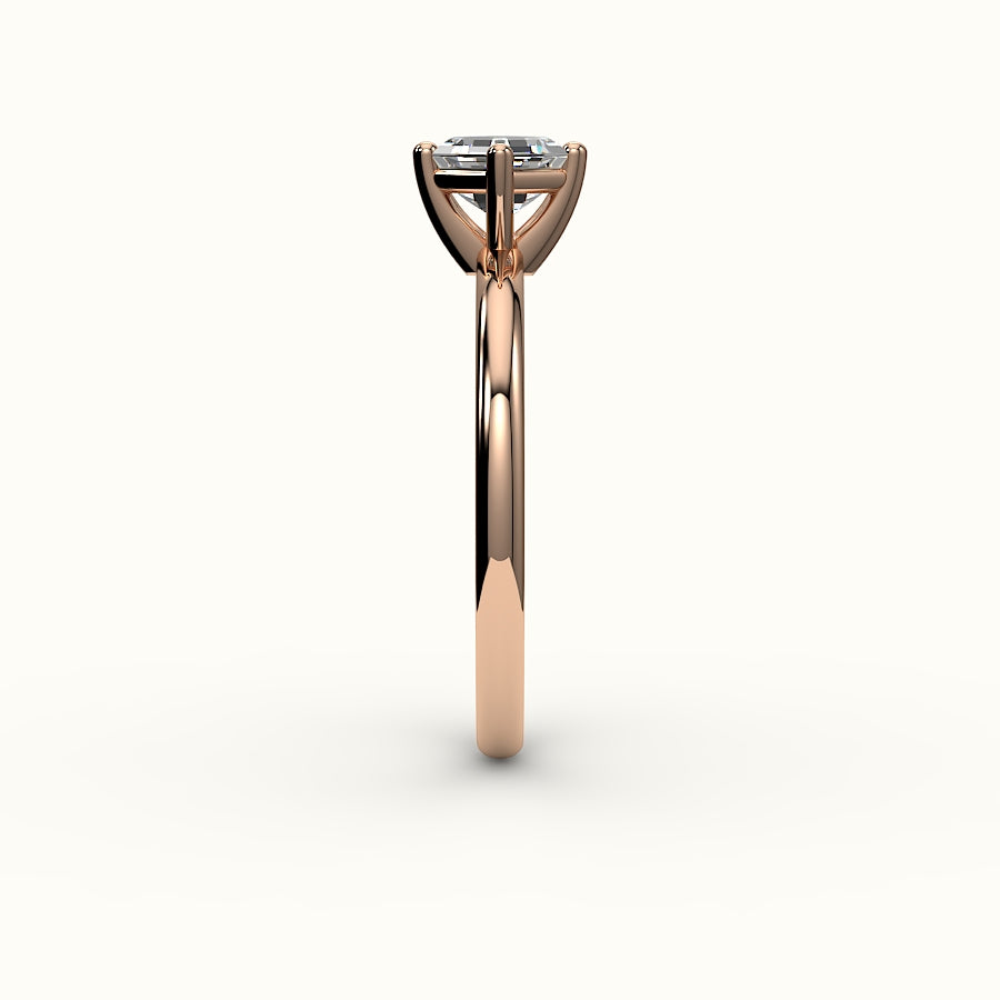 Anillo solitario con corte Asscher y brújula