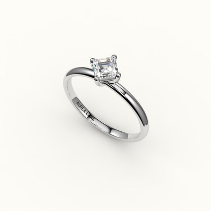 Anillo solitario con corte Asscher y brújula