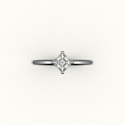 Anillo solitario con corte Asscher y brújula