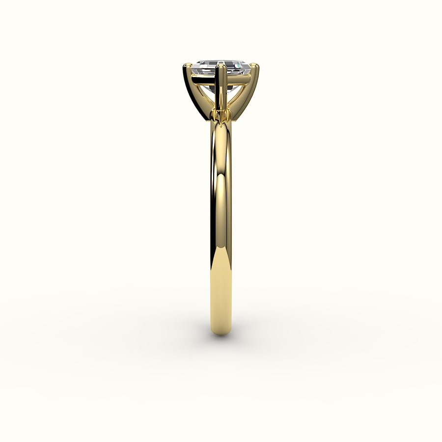 Anillo solitario con corte Asscher y brújula