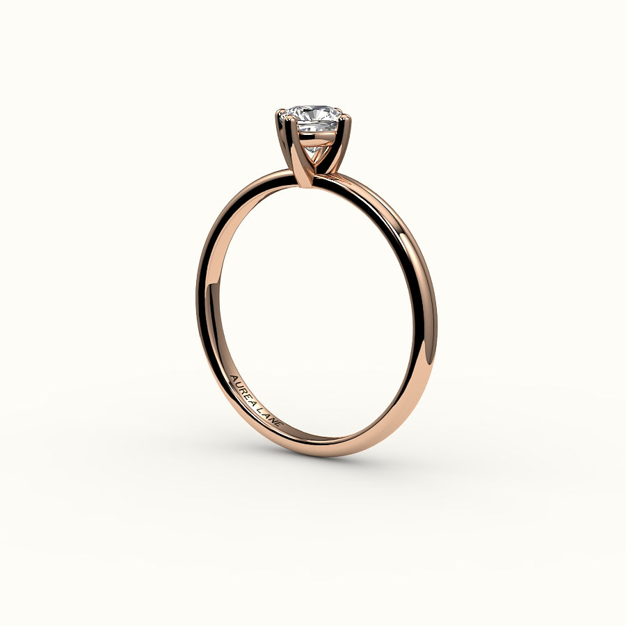 Anillo solitario con corte cojín y brújula