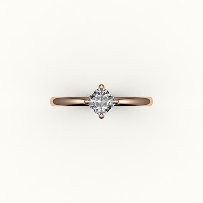 Anillo solitario con corte cojín y brújula