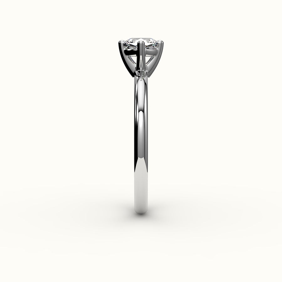 Anillo solitario con corte cojín y brújula