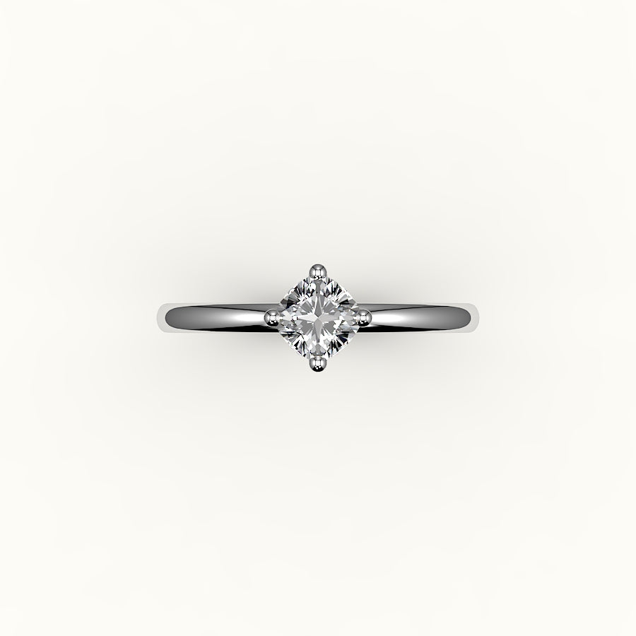 Anillo solitario con corte cojín y brújula