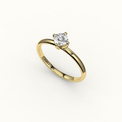 Anillo solitario con corte cojín y brújula