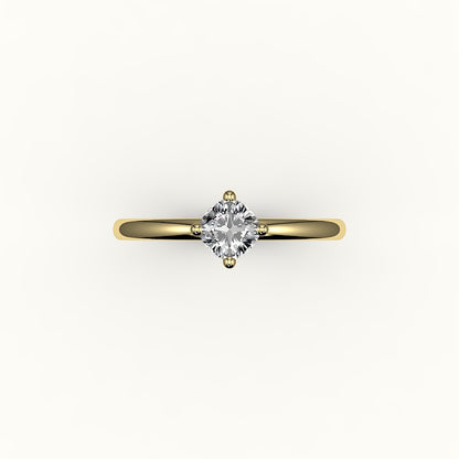 Anillo solitario con corte cojín y brújula