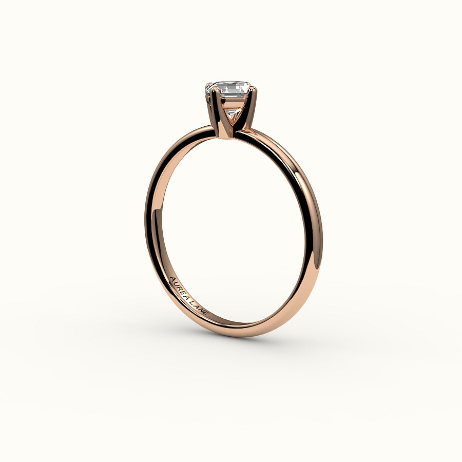 Anillo solitario con corte octogonal y brújula