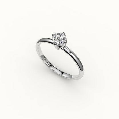 Anillo solitario con corte octogonal y brújula