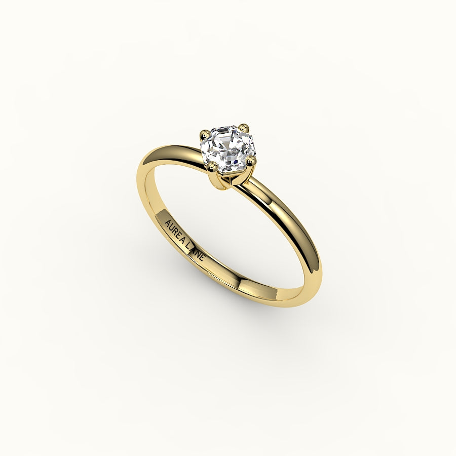 Anillo solitario con corte octogonal y brújula