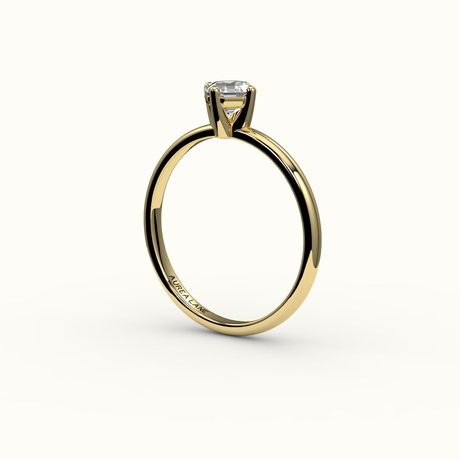Anillo solitario con corte octogonal y brújula