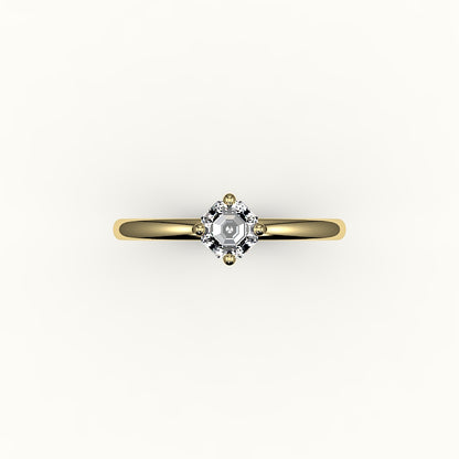 Anillo solitario con corte octogonal y brújula