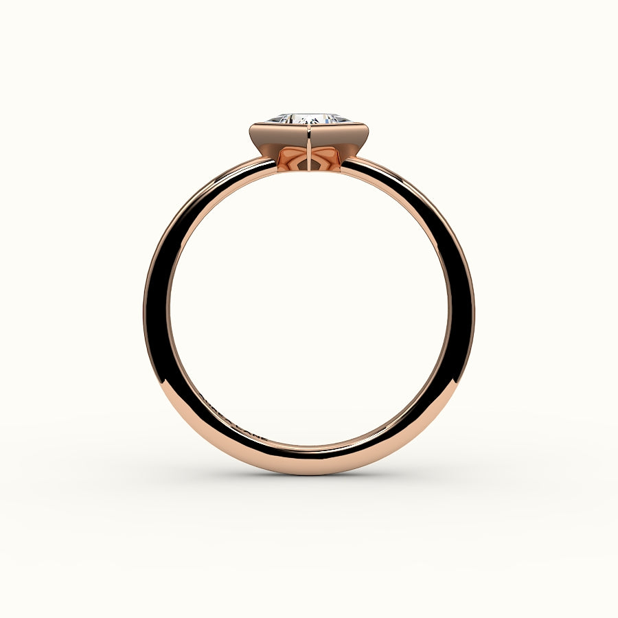 Conjunto de brújula con bisel de corte princesa y engaste de anillo