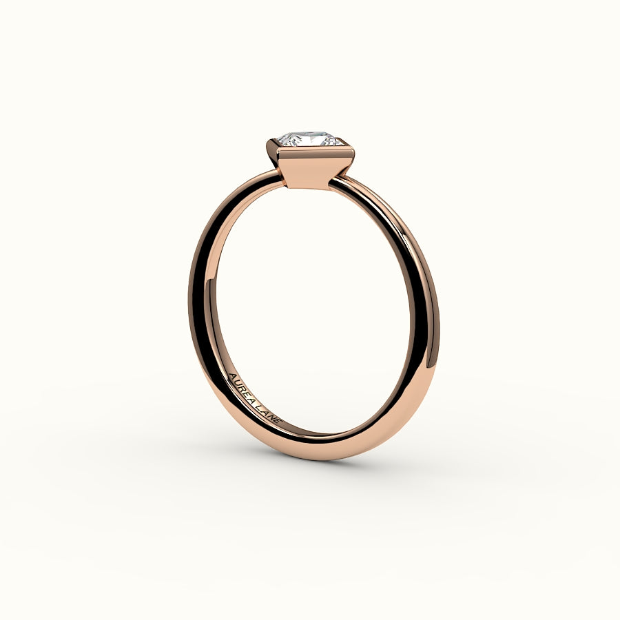 Conjunto de brújula con bisel de corte princesa y engaste de anillo