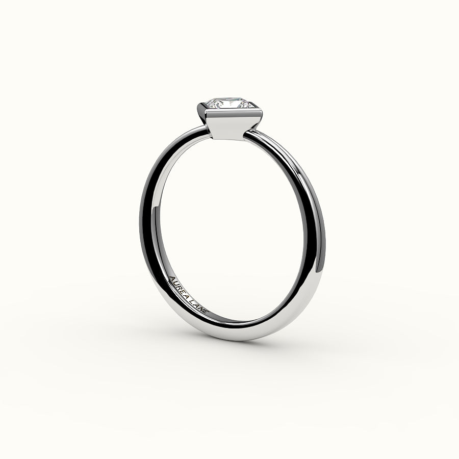 Conjunto de brújula con bisel de corte princesa y engaste de anillo